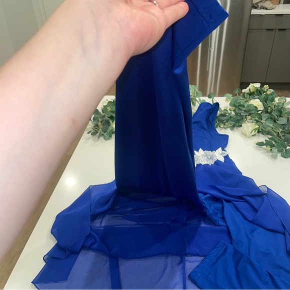 Elegant Blue Dress with Floral Accents - Picture 7 of 10